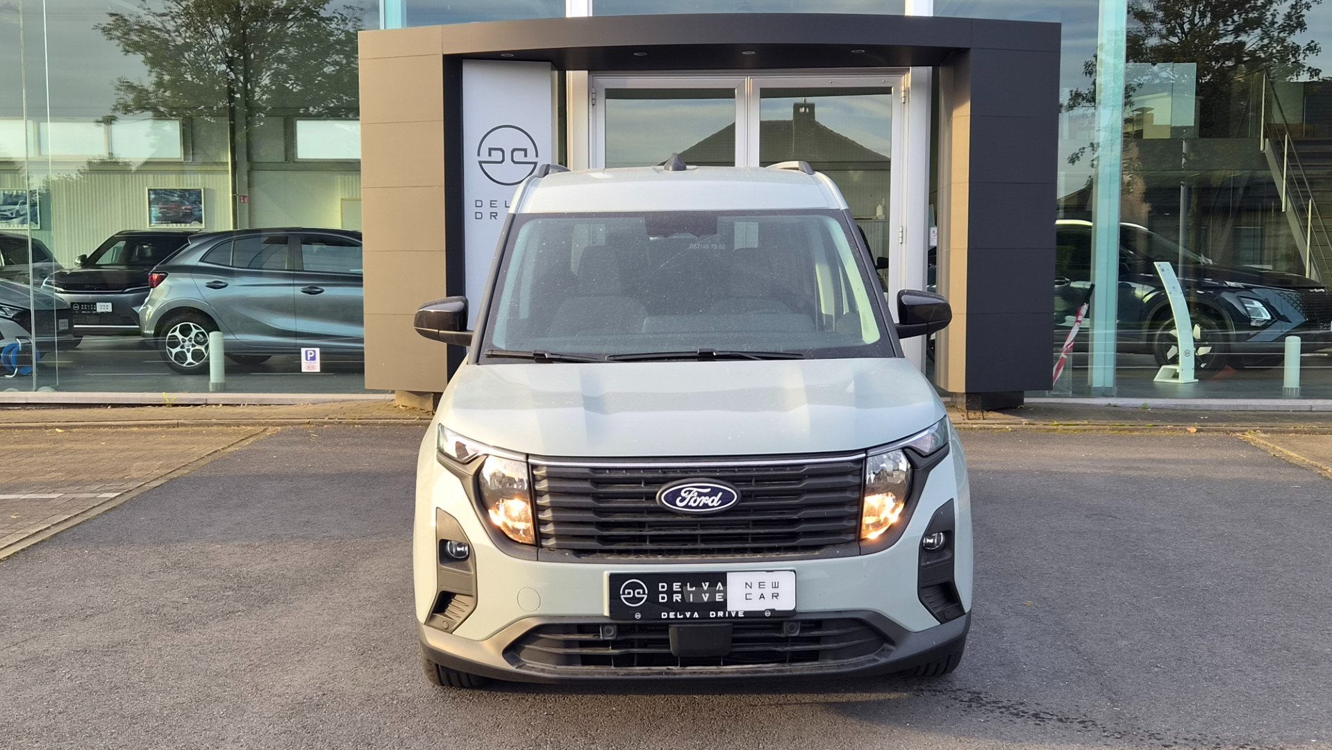 Ford Tourneo COURIER Titanium 1.0 Ecoboost Autom.5 jr gar, Auto's, Euro 6, Geheel digitaal combi-instrument, Bedrijf, 3 cilinders