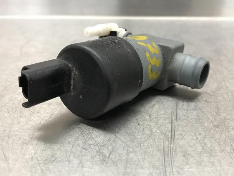 RUITENSPROEIERPOMP VOOR Nissan Qashqai (J11) (01-2013/-), Gebruikt, Nissan