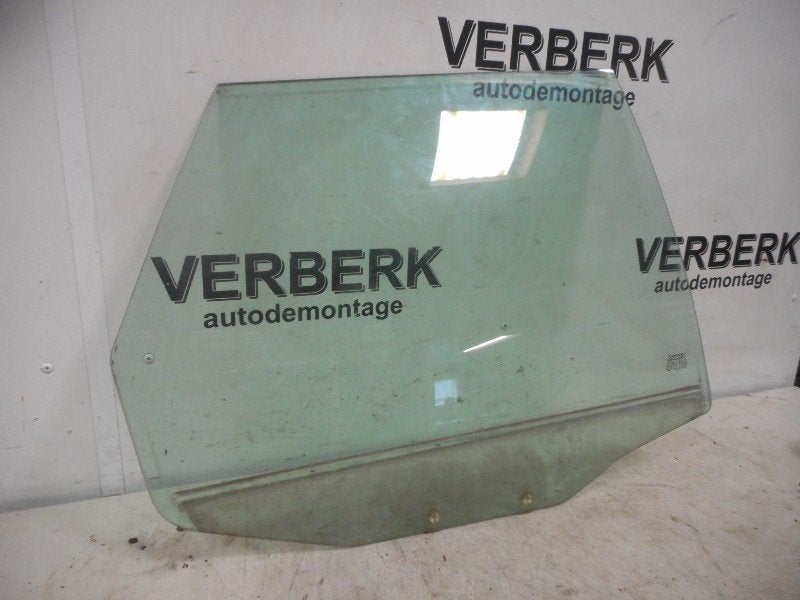 VITRE ARRIERE DROITE Volvo V40 (VW) (01-1995/06-2004), Info@volvocars.com, Volvo Car Germany GmbH, Siegburger Straße 229
50679  Köln, DE