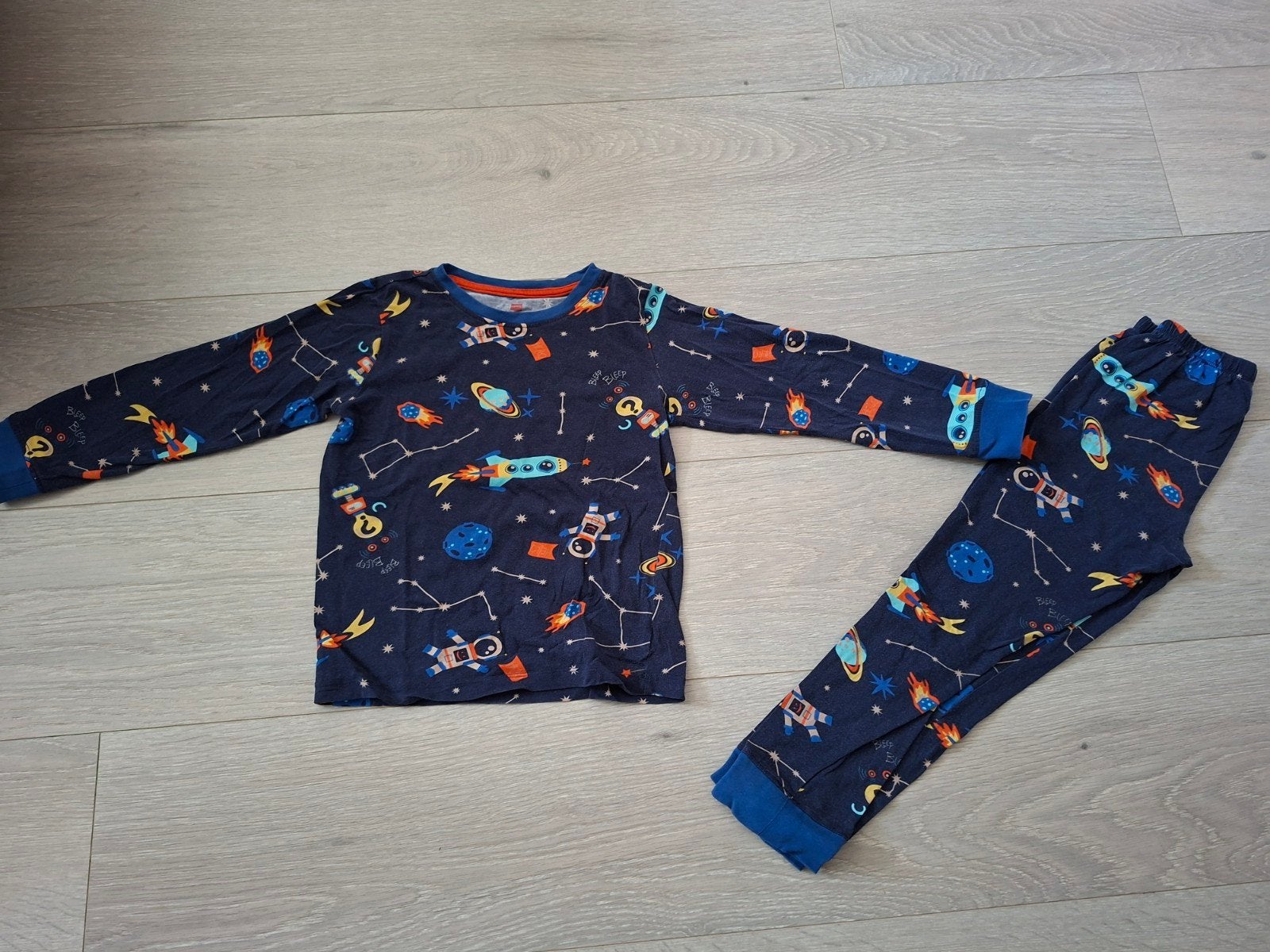 Pyjama hema 122/128, Kinderen en Baby's, Kinderkleding | Maat 122, Nacht- of Onderkleding, Gebruikt, Ophalen of Verzenden, Hema