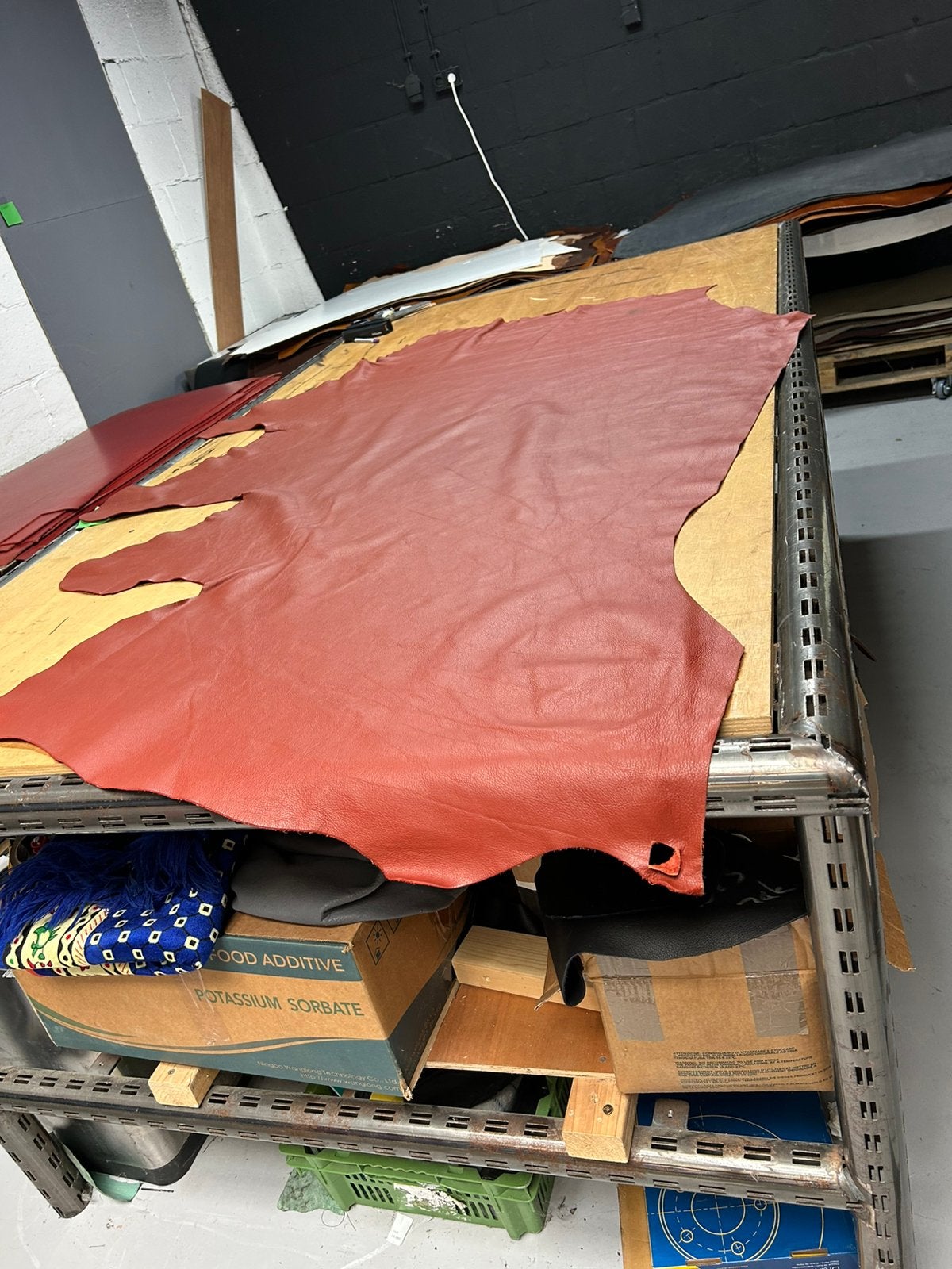 Cognac bruin halve huid 1.4 mm dikte soepel A-441, Ophalen of Verzenden, Zo goed als nieuw, Bruin
