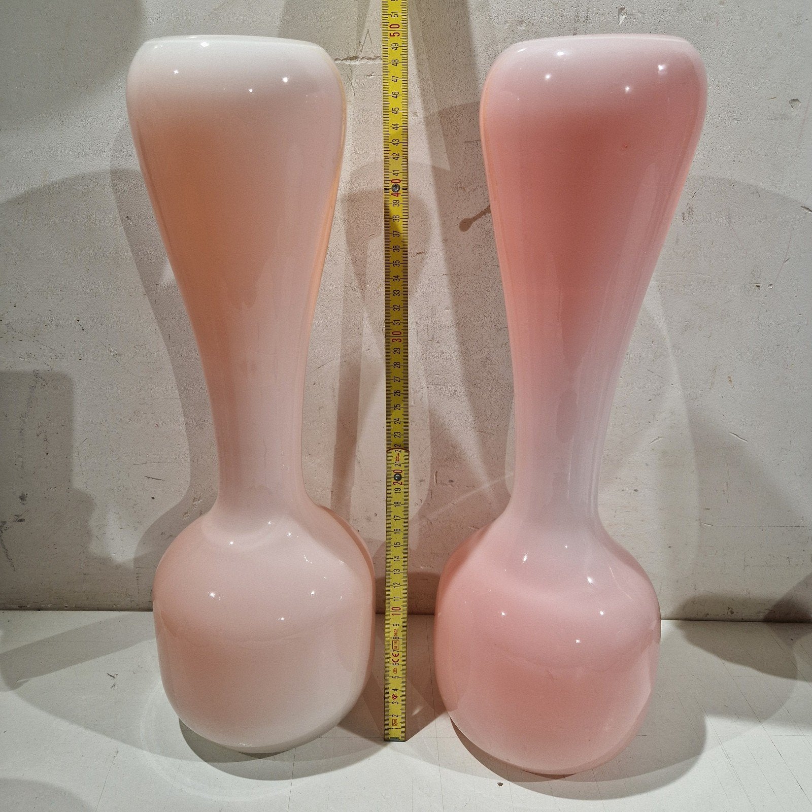 Opaline vaas wit oranje 2 lagen glas , 48cm , jaren '60, Ophalen of Verzenden, Oranje, Glas