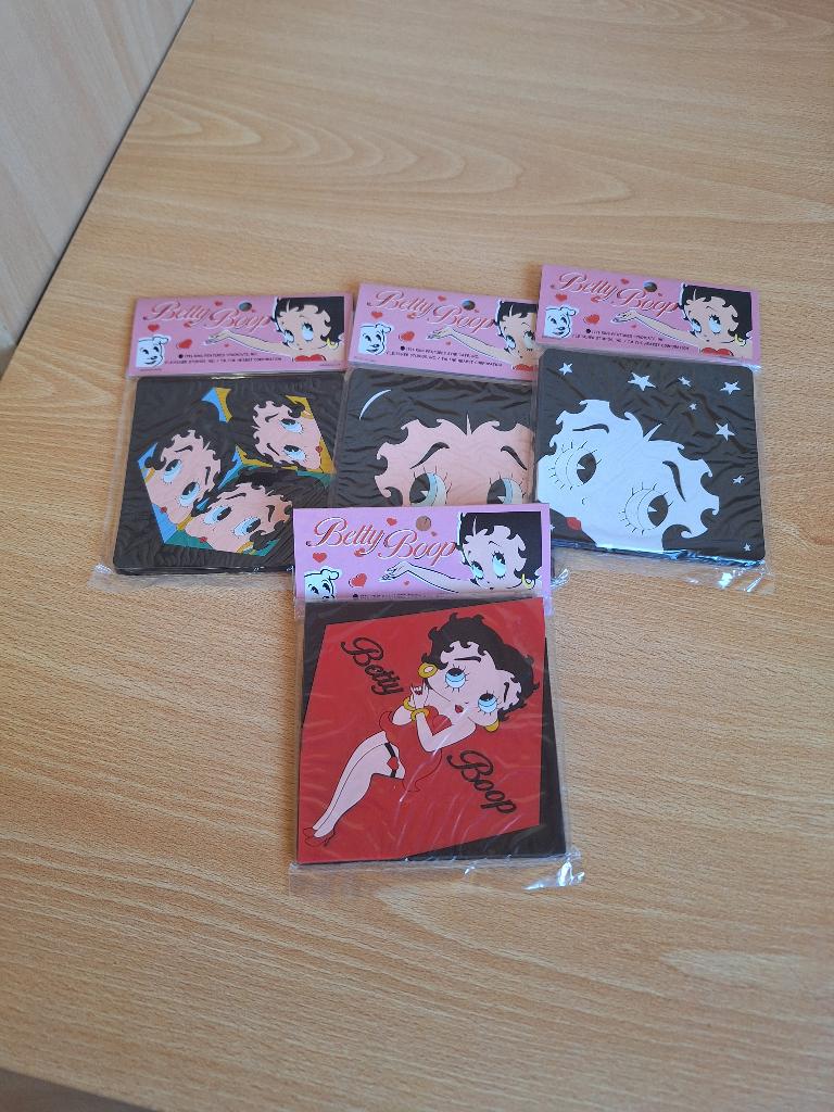 Betty boop 4 sous verre1996 signé, Enlèvement ou Envoi, Neuf, Humain