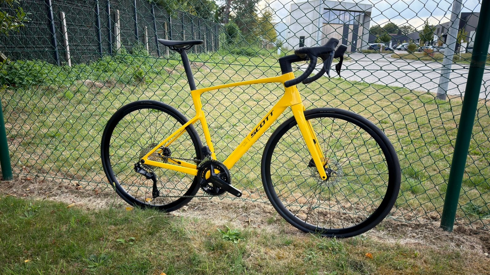 Nieuw - Scott Addict 40 M54 vivid yellow (105 di2), Fietsen en Brommers, Fietsen | Racefietsen, Overige merken, 28 inch, Carbon