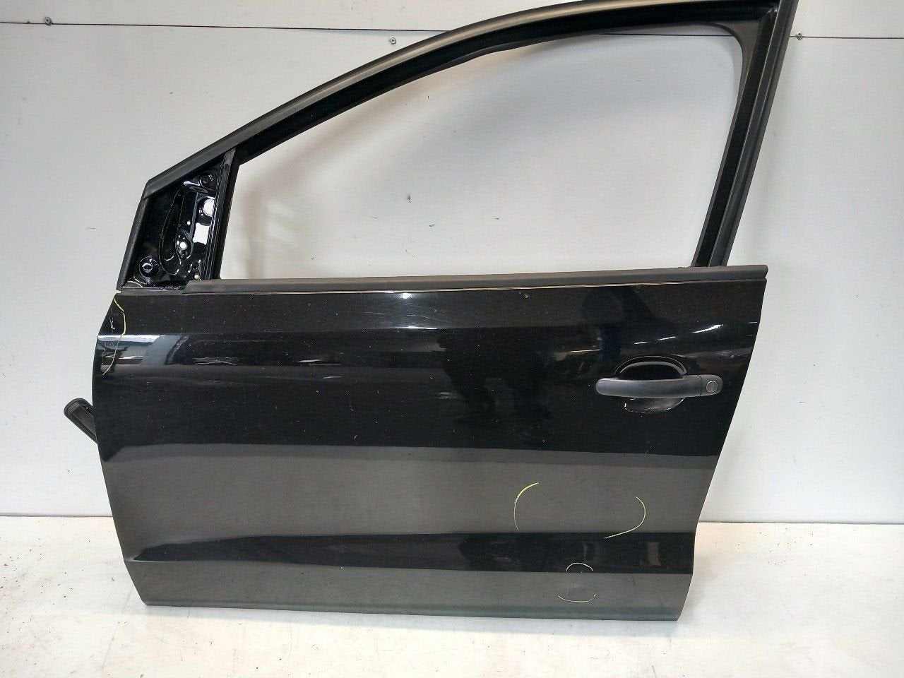 Portier links voor Volkswagen Polo, Onderdelen@venauto.nl, Van der Ven Autorecycling B.V., Gebruikt, Ettenseweg 76, 4706 PB Roosendaal, The Netherlands