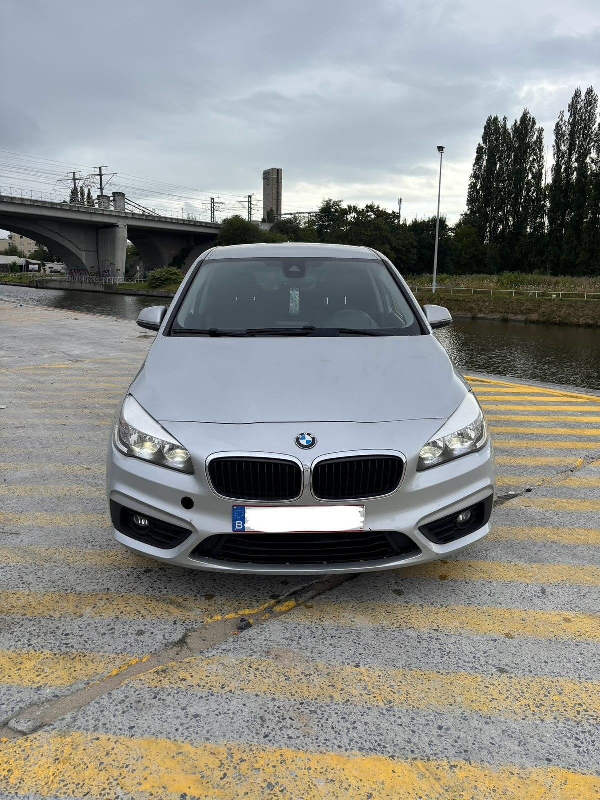 BMW 216D Active Tourer, Autos, BMW, Argent ou Gris, Achat, Euro 6, Boîte manuelle