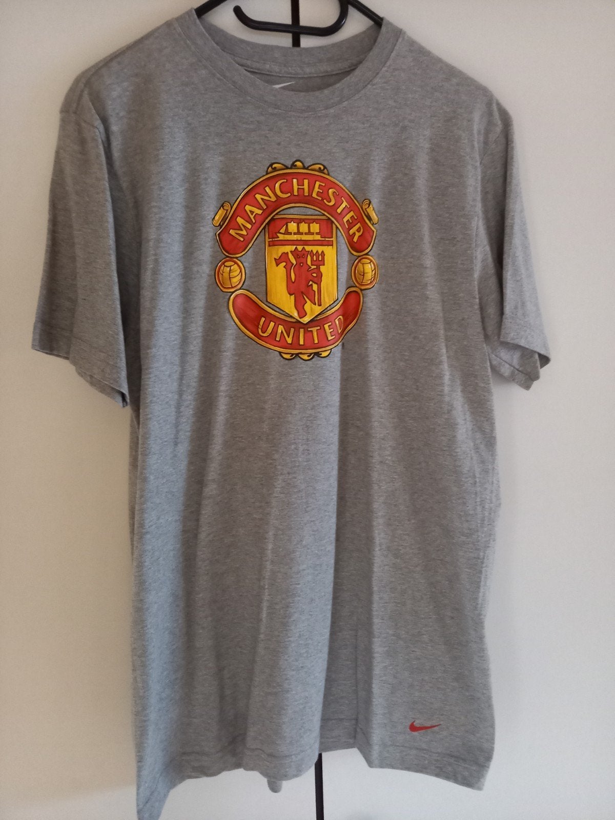 MANCHESTER UNITED > NIKE> MAAT M, Ophalen of Verzenden, Maat 48/50 (M), Grijs
