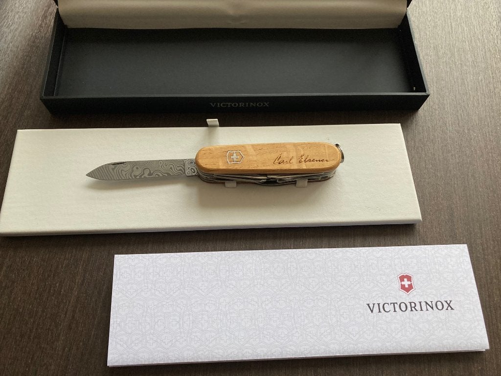 VICTORINOX Explorer DAMAST 2013, Collections, Collections Autre, Enlèvement ou Envoi, Neuf