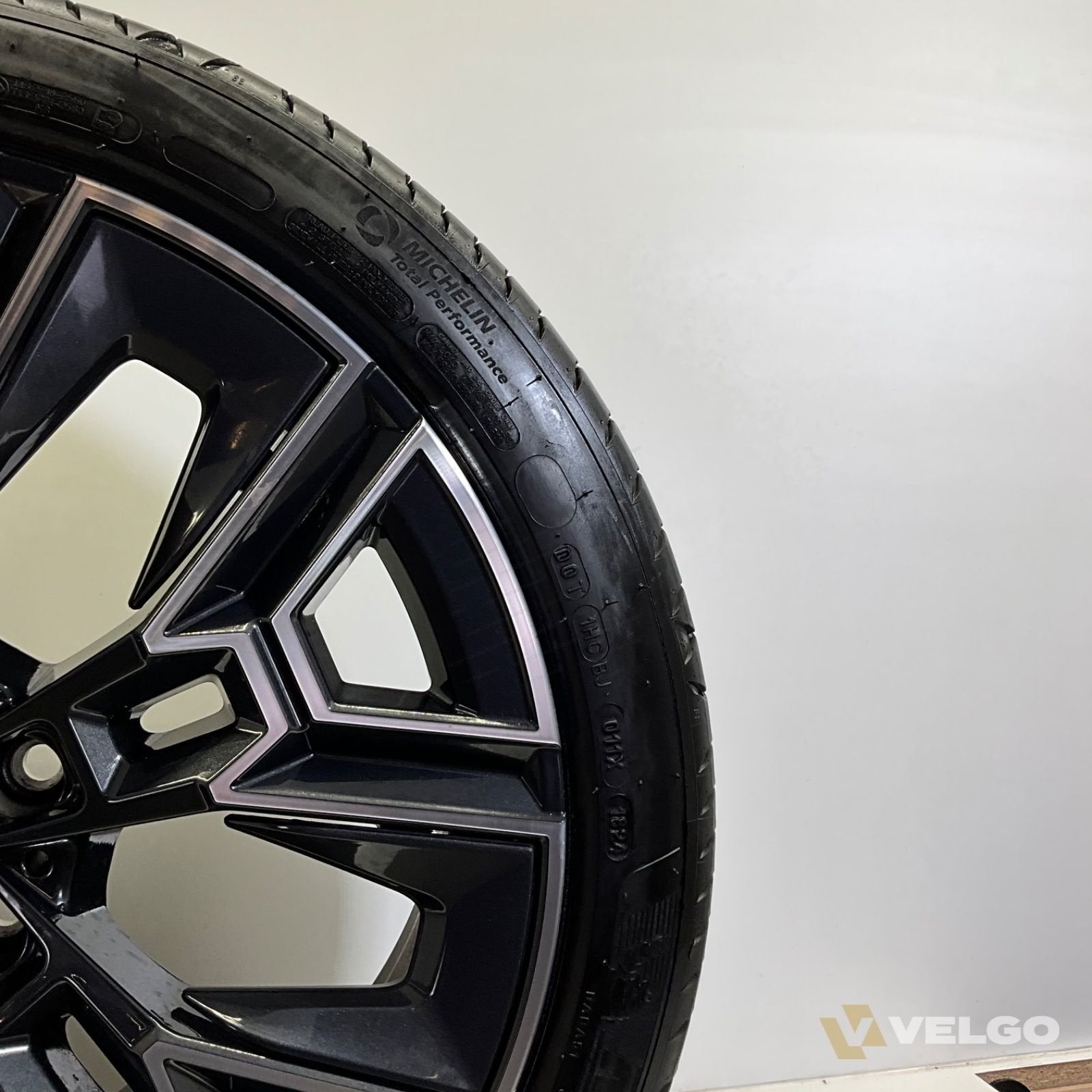 BMW 5 SERIE G60 G61 VELGEN + ZOMERBANDEN 20 INCH ORIG. 939M, -, -, Banden en Velgen, Ophalen of Verzenden