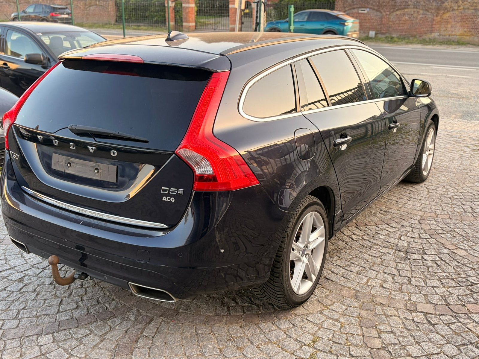 VOLVO V60 2.0 diesel hybride, Autos, Achat, Entreprise, Hybride Électrique/Diesel, 5 portes