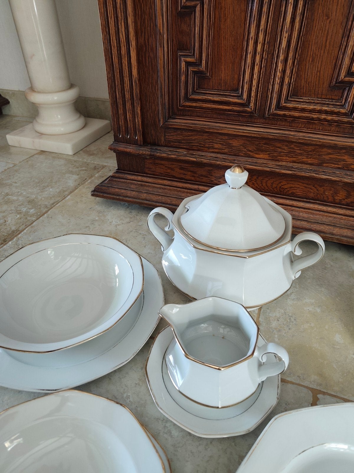 Eet en koffie servies voor 12 personen prijs is 40€, Ophalen