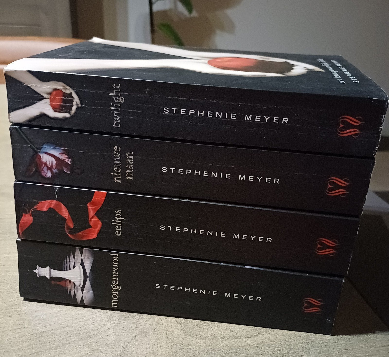 Twilight saga 4 boeken, Livres, Enlèvement ou Envoi, Comme neuf, Stephenie Meyer