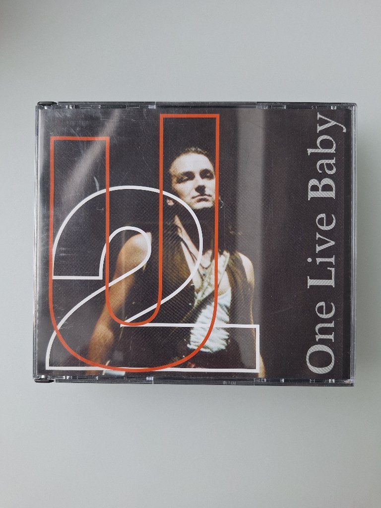 Le double CD live de U2 « One Live Baby » est bizarre, CD & DVD, Enlèvement ou Envoi, Comme neuf, Pop rock, Album