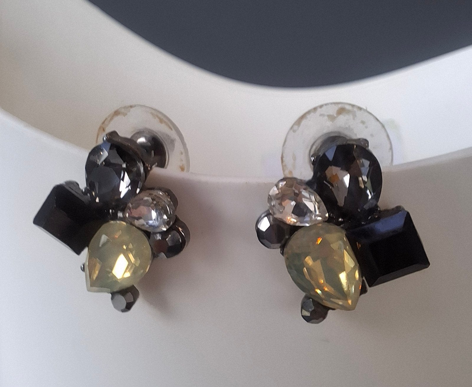 boucles d'oreilles strass noir gris cristal, Handtassen en Accessoires, Oorbellen, Overige materialen, Zwart, Zo goed als nieuw