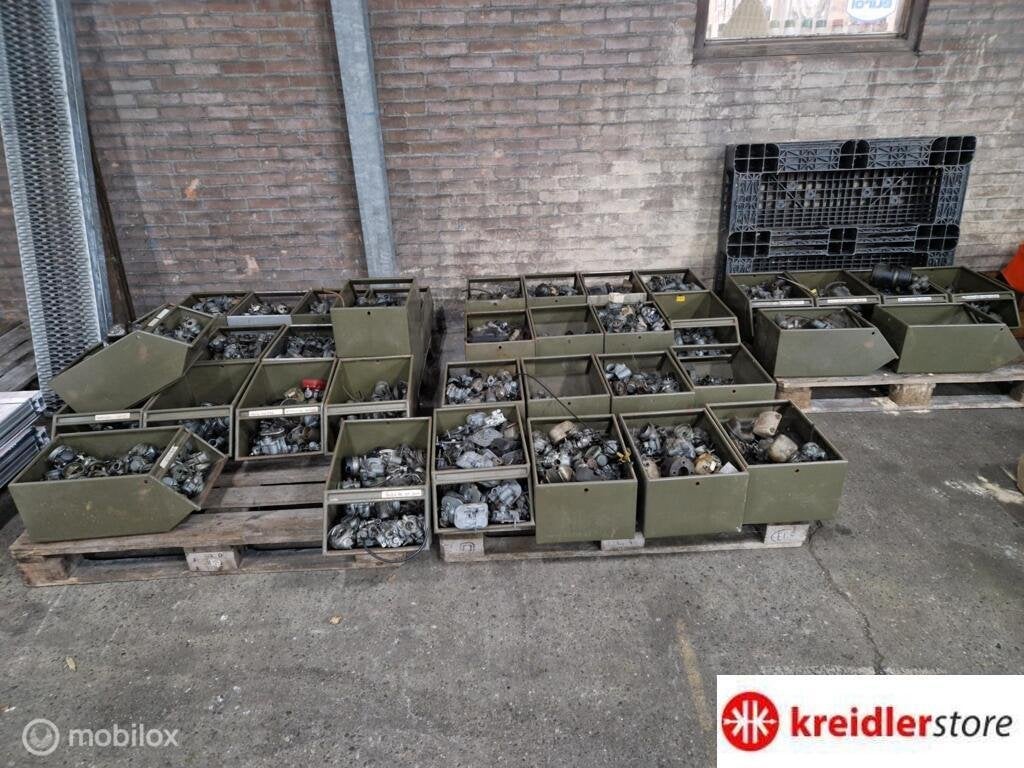 37 Kratten vol met Carburateurs voor Oldtimer bromfietsen, Fietsen en Brommers, Gebruikt, Ophalen of Verzenden