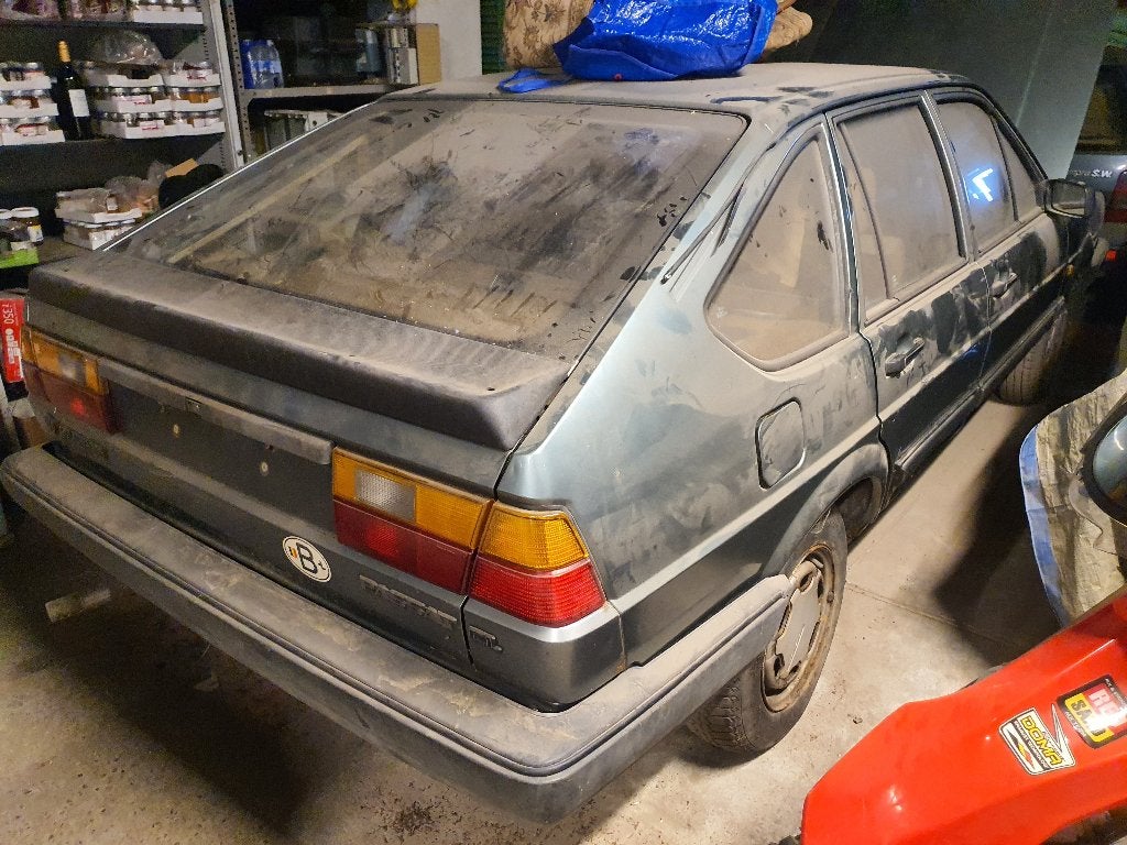 Schuurvondst Volkswagen Passat 1.6 Diesel 1987 | 177.261 km, Auto's, Stof, Bruin, 5 deurs, Particulier