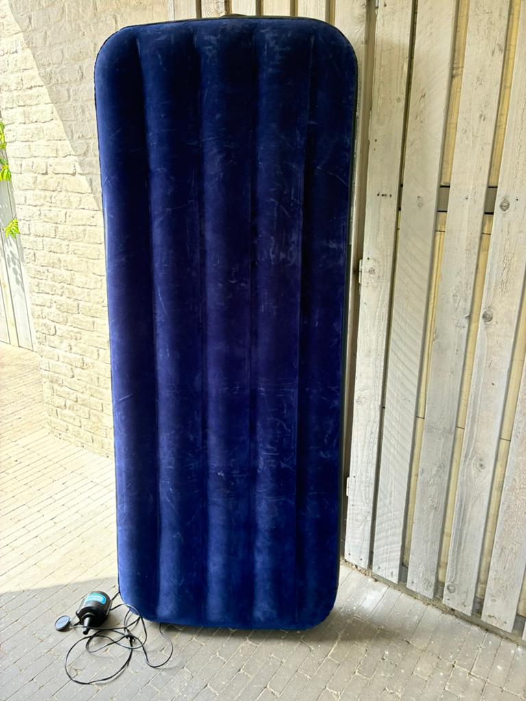 Luchtmatrassen intex, Caravanes & Camping, Matelas pneumatiques, Enlèvement, 1 personne