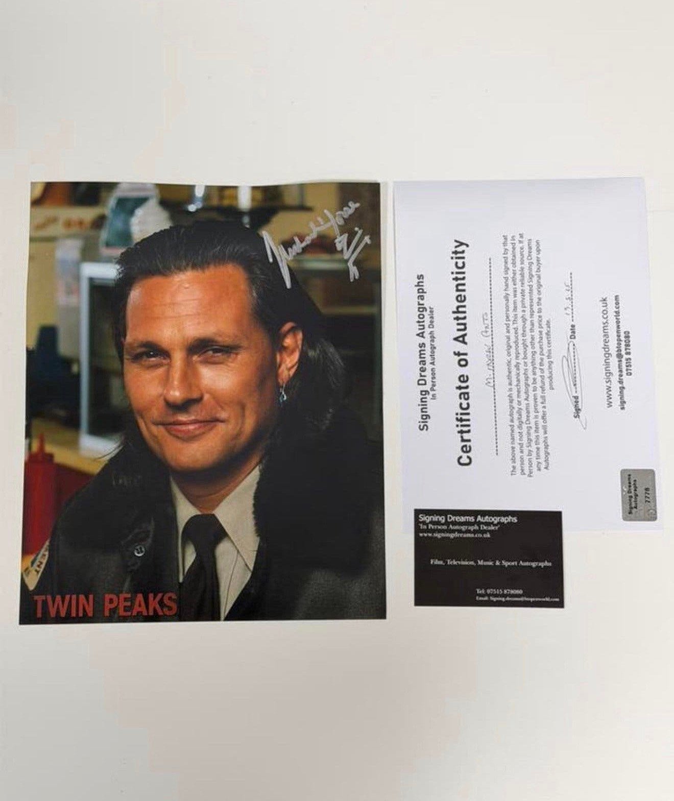 Michael Horse Signed Foto Twin Peaks + Certificaat COA 26x20, Ophalen of Verzenden, Nieuw, Foto of Kaart, Gesigneerd