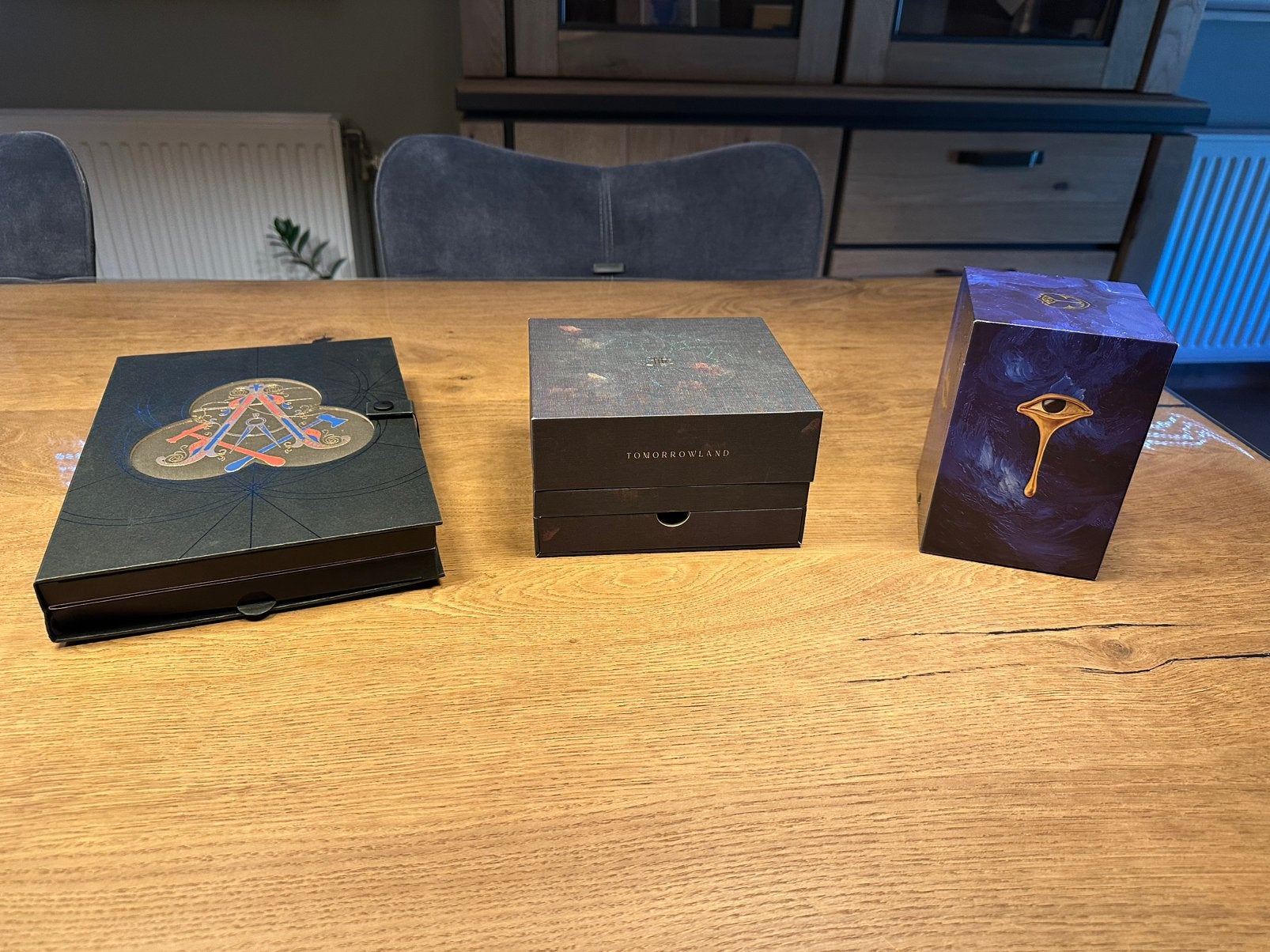 TOMORROWLAND TREASURE CASES, Ophalen of Verzenden, Zo goed als nieuw
