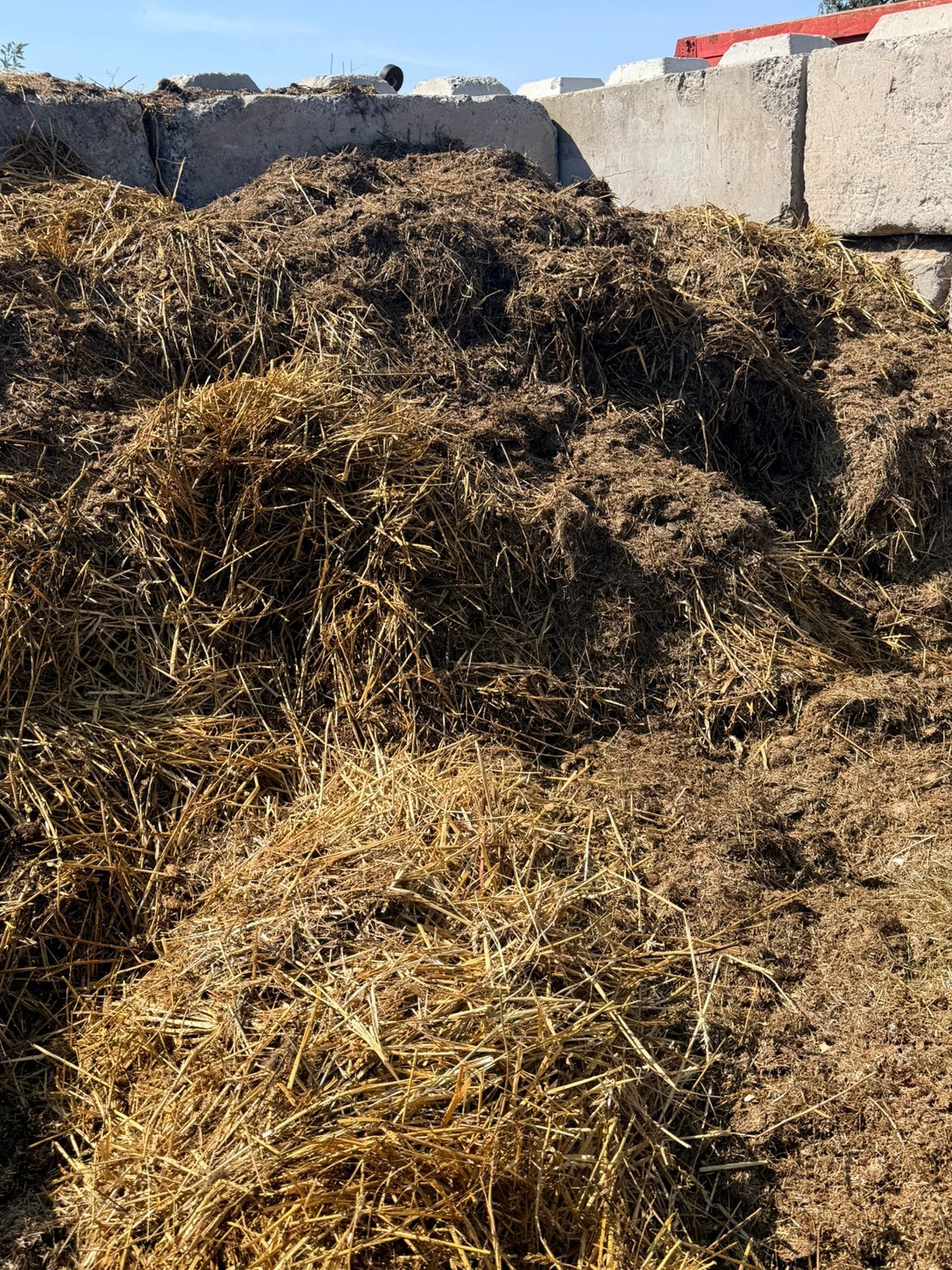 Gratis Paardenmest, Enlèvement