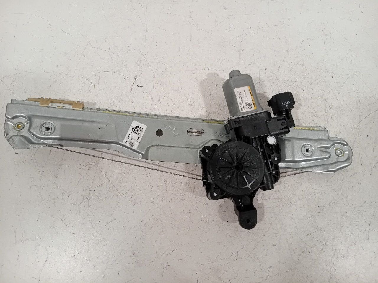 Raammechaniek elektrisch rechts achter Ford C-Max, Onderdelen@venauto.nl, Van der Ven Autorecycling B.V., Ettenseweg 76, 4706 PB Roosendaal, The Netherlands