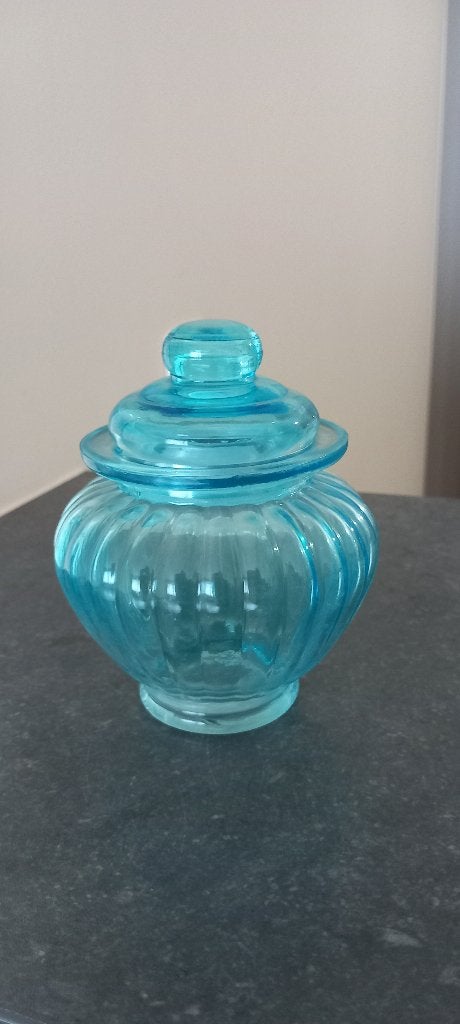 Turkooisblauwe geribbelde glazen snoepdoos met deksel, Ophalen, Blauw, Zo goed als nieuw, Modern