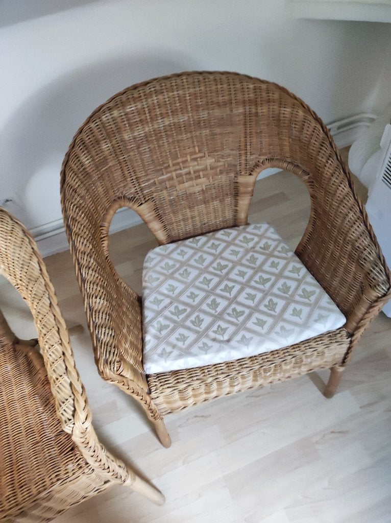 twee rieten zeteltjes, Huis en Inrichting, Ophalen of Verzenden, Zo goed als nieuw, Riet of Rotan