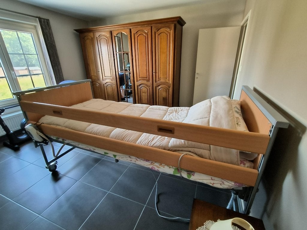 Bed - elektrisch hoog-laag bed, Huis en Inrichting, Ophalen, Verstelbaar, Eenpersoons, Beige