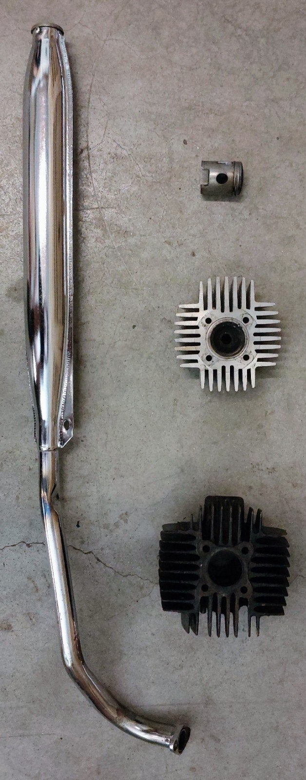 Kit de cylindre, culasse et échappement Tomos 50 cc d'origin, Enlèvement ou Envoi, Utilisé, Pot d'échappement