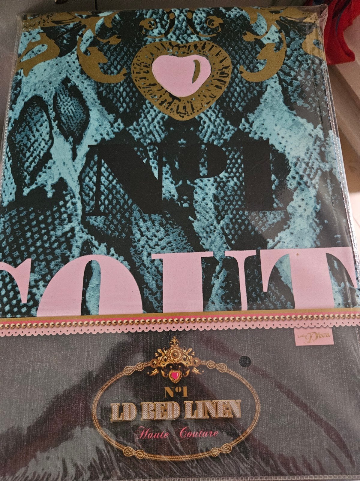 LD Bed Linen Haute, Verzenden