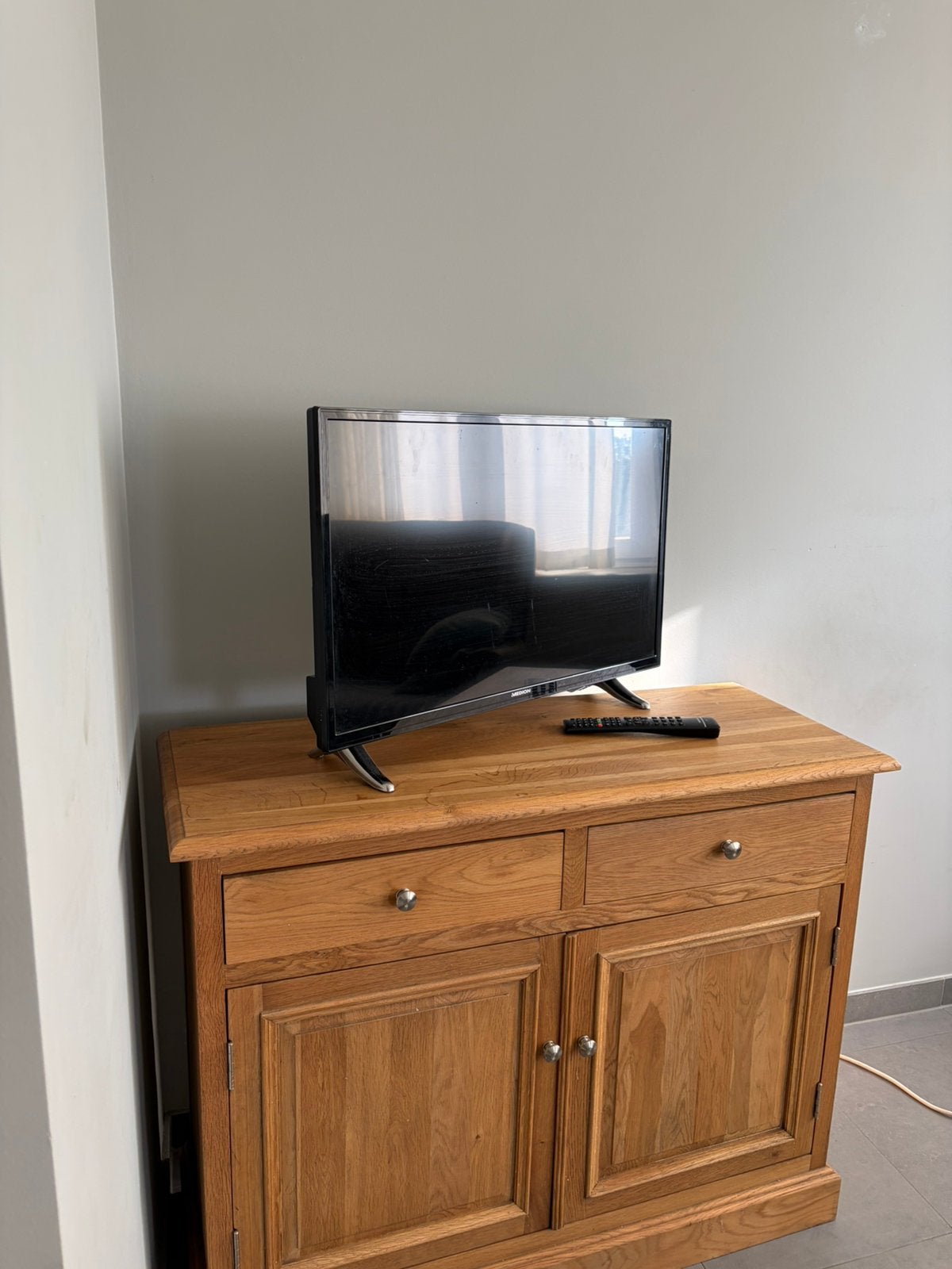 Medion tv, Maison & Meubles, Armoires | Dressoirs, Enlèvement, Comme neuf