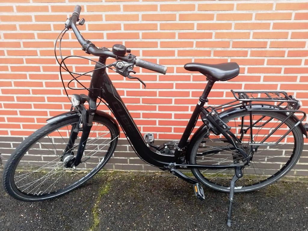 CUBE Touring Fiets met Lage Instap / Goede Werkende Staat, Fietsen en Brommers, Ophalen, Zo goed als nieuw