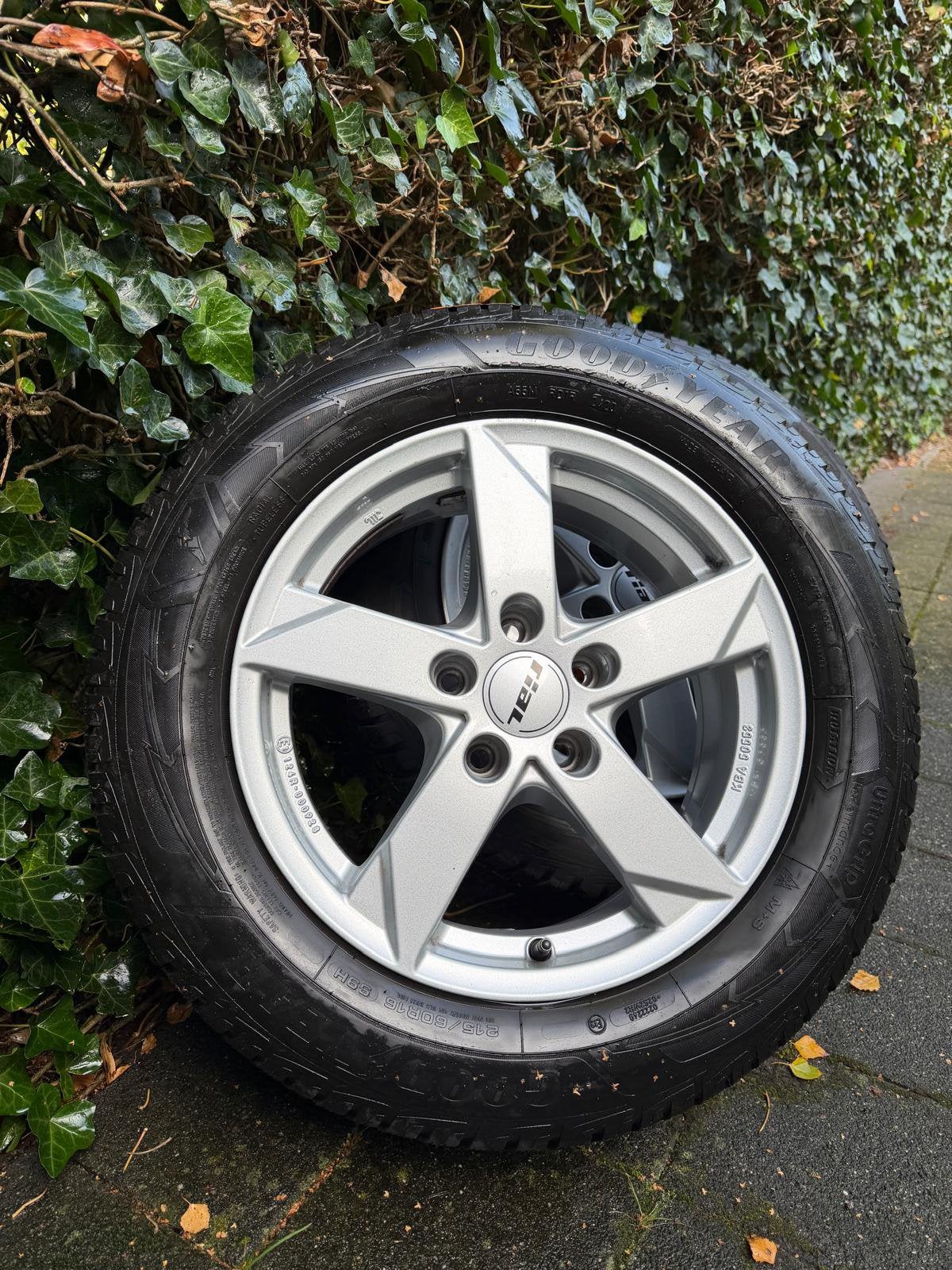 Set van 4 Goodyear Ultragrip winterbanden + aluminiumvelgen, Auto-onderdelen, Ophalen, 16 inch, Banden en Velgen, Winterbanden