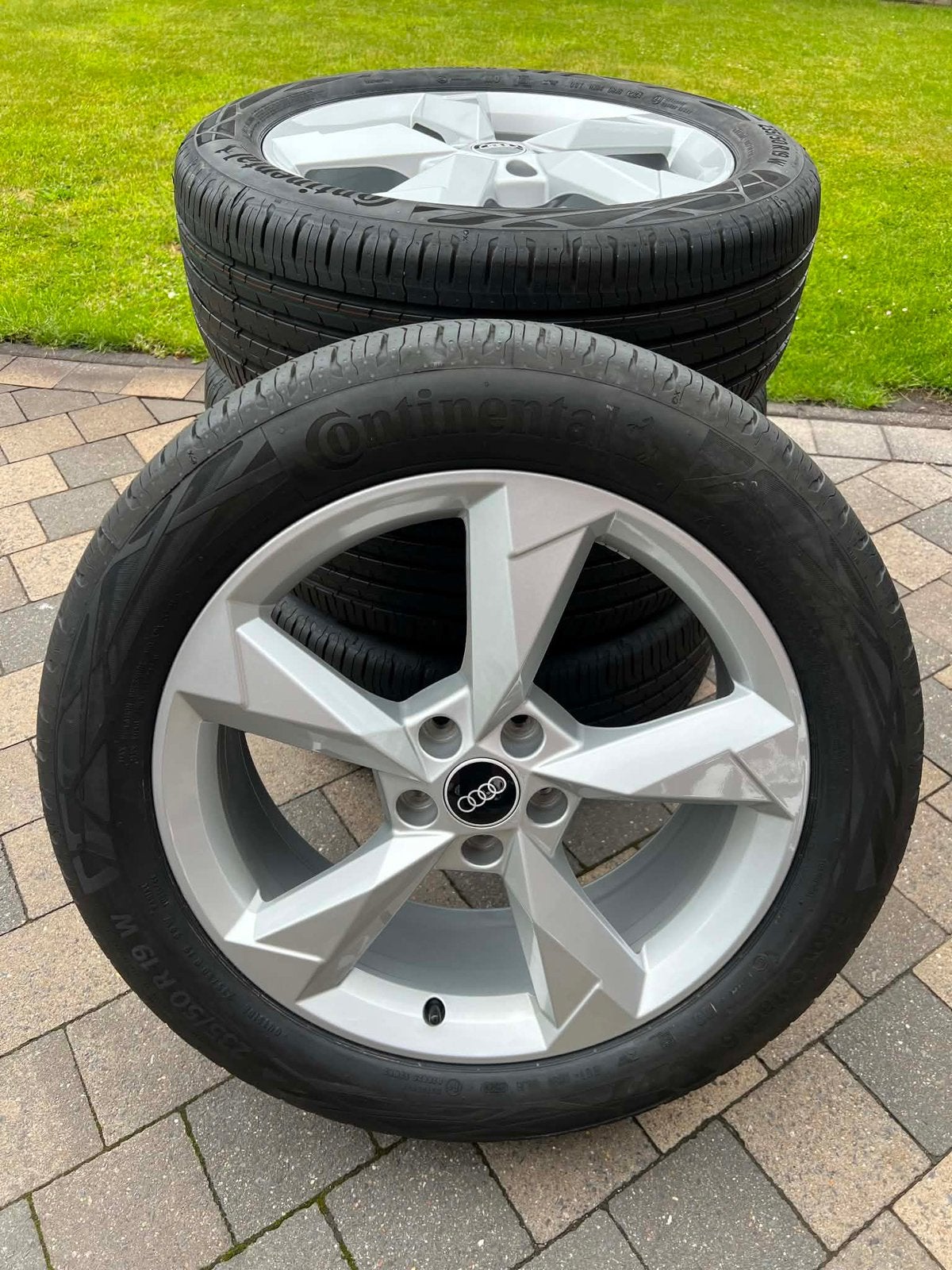 NOUVEL ENSEMBLE D'ÉTÉ AUDI Q3 S-LINE - 235/50/R19, Autos : Pièces & Accessoires, Pneus & Jantes, Neuf, Pneus et Jantes, Véhicule de tourisme