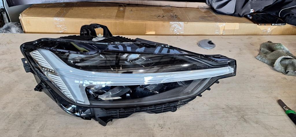 Volvo XC60 koplamp 32396576, Gebruikt, -, -, Ophalen of Verzenden