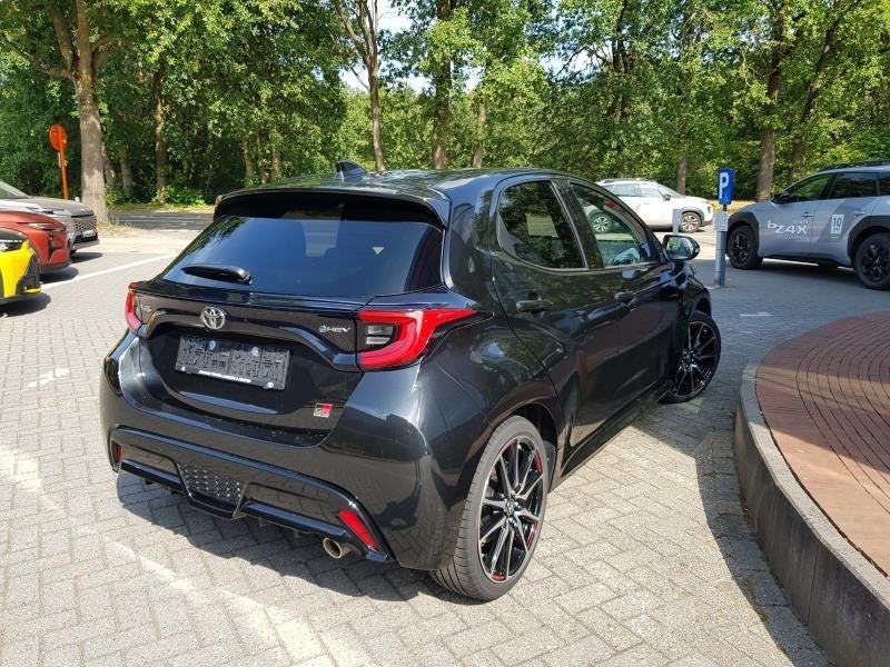Toyota Yaris GR Sport 1.5HEV, Automaat, https://public.car-pass.be/vhr/559e50fe-d340-4b99-a141-d787d35a4411, USB, Zwart