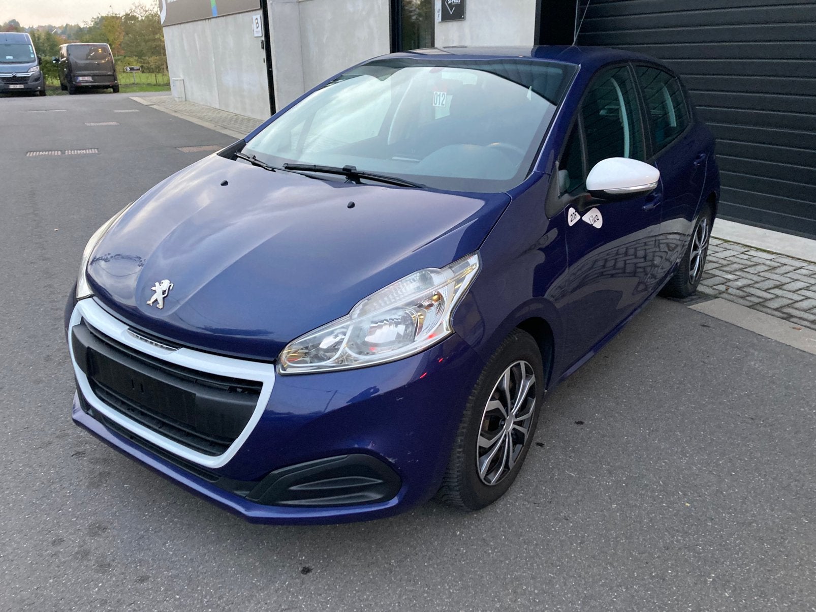 Peugeot 208 LIKE-1.0i-2016-68.000 KM-1ST handairco, Voorwielaandrijving, Dealer onderhouden, Stof, 50 kW