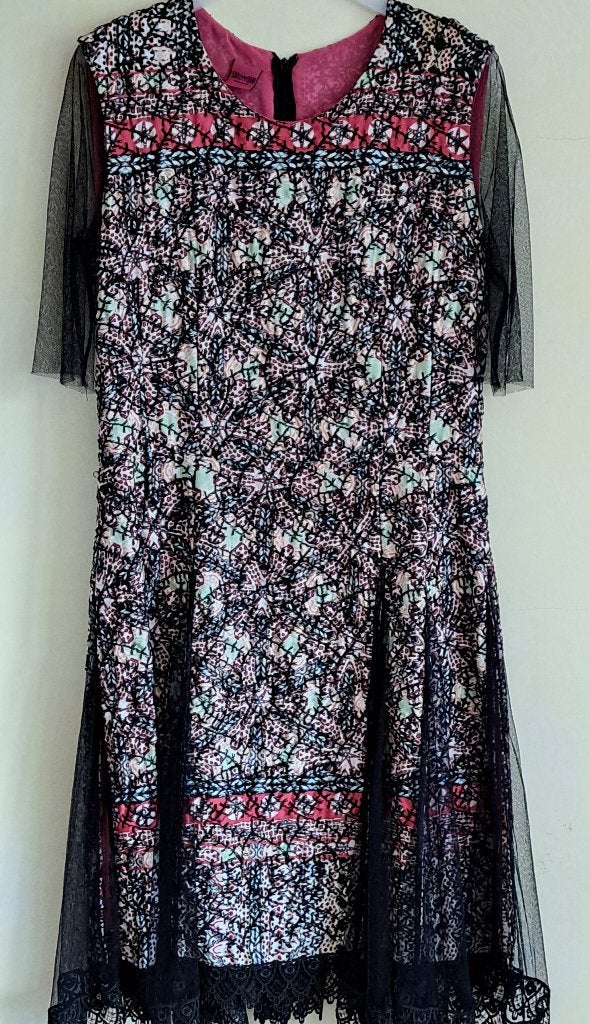 Robe Save the Queen Nouveau, Enlèvement ou Envoi, Neuf, Taille 38/40 (M)