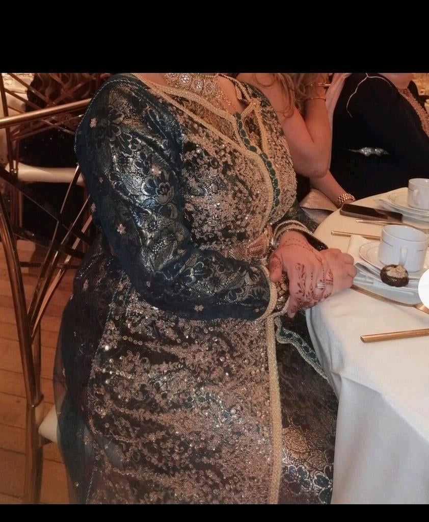 Robe de fête marocaine, Enlèvement