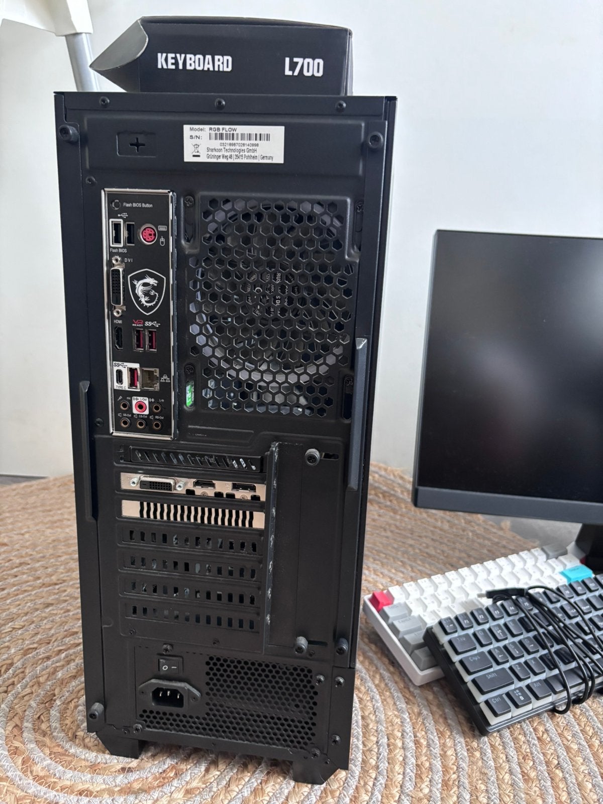 Game pc + monitor + trust micro + 2 keyboards, Enlèvement, Comme neuf