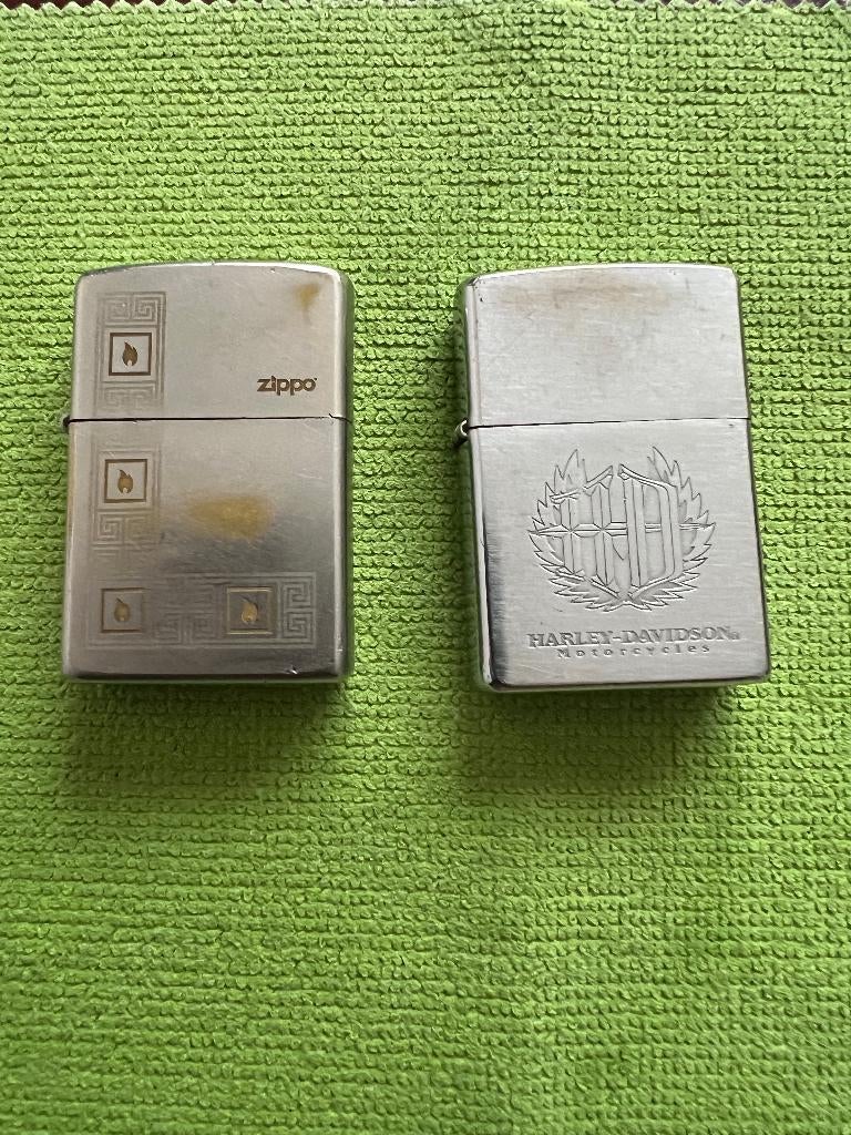 Zippo 09 & Zippo XV Vintage Benzine Aanstekers, Verzamelen, Ophalen, Zo goed als nieuw, Aansteker