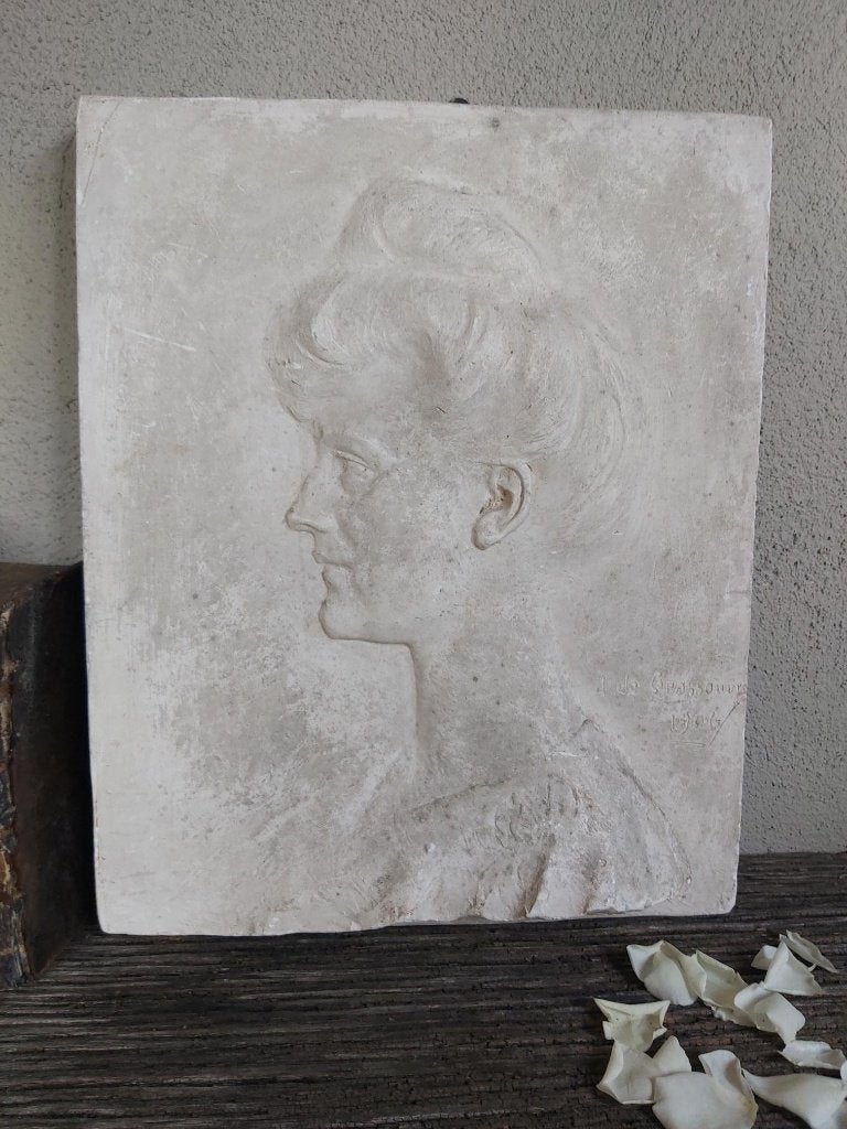 Antiek gipsen reliefplaat / portret (1906) van dame, Antiek en Kunst, Antiek | Woonaccessoires, Ophalen of Verzenden