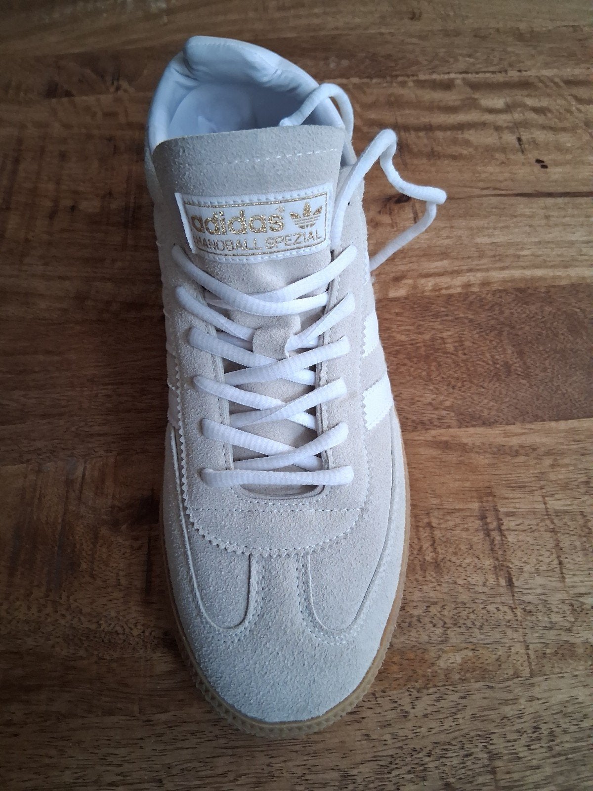 basket adidas couleur beige, Enlèvement