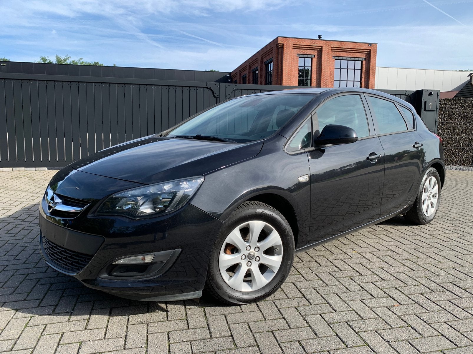Opel Astra Cosmo  1.6 Benzine **Euro6**Gekeurd voor Verkoop, Autos, Achat, Boîte manuelle, Entretenue par le concessionnaire, Noir