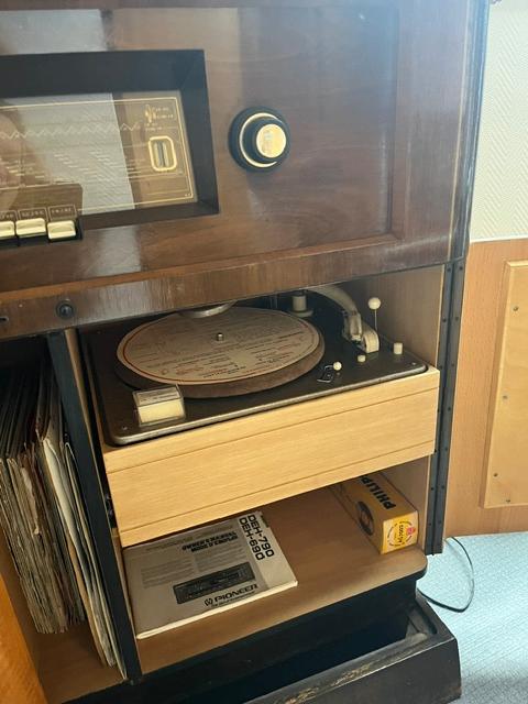 vintage radio en platen speler, Audio, Tv en Foto, Ophalen, Gebruikt, Bouwradio