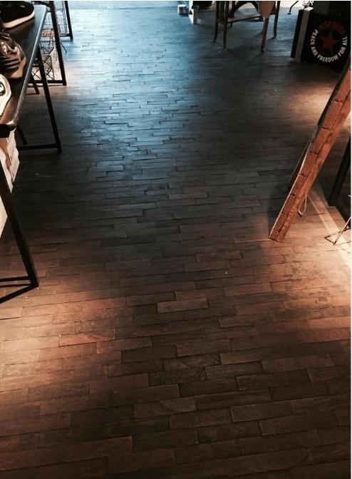 PARQUET EN BOIS ; TAPIS EN TECK MASSIF DE 90 M2, Jardin & Terrasse, Pots de fleurs, Intérieur, Enlèvement