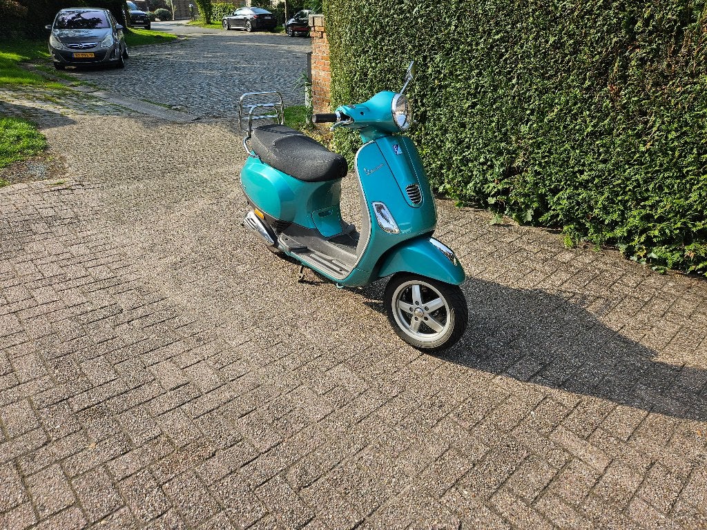 Vespa LX50 Zeldzame kleur, Fietsen en Brommers, Ophalen, Tweetakt, Gebruikt, 49 cc