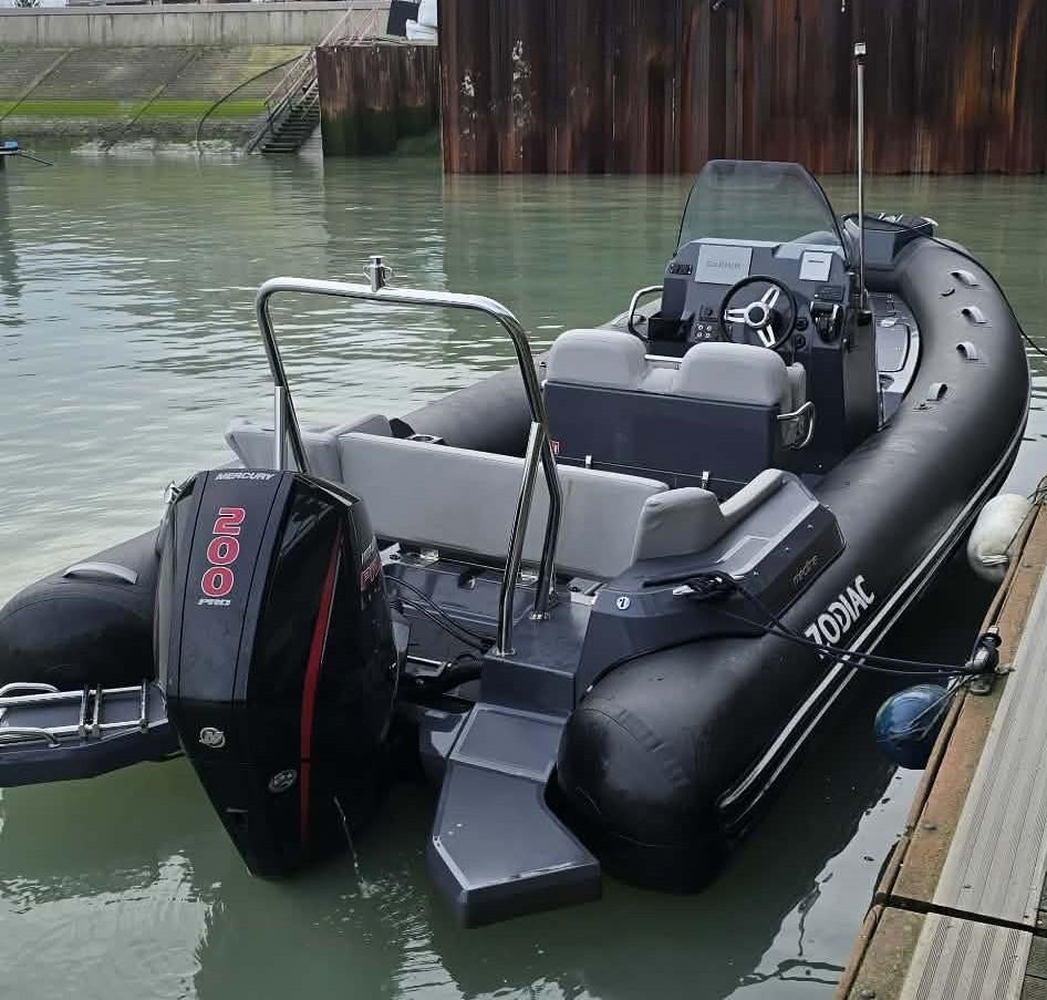 Rib Zodiac medline 6.8 mercury 200 hp 2022, Zodiac, Enlèvement, Essence, Autres matériaux
