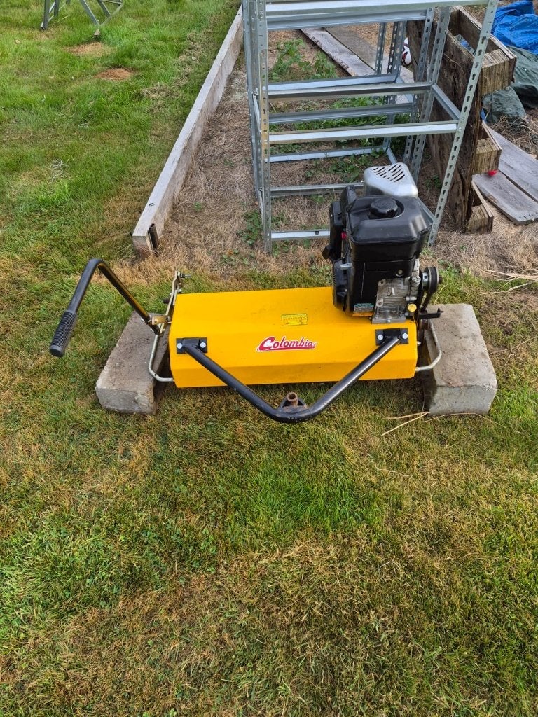 Débroussailleuse à fléaux  – Briggs & Stratton 5,5 CV, Essence, Enlèvement, 50 cm ou plus, Colombia