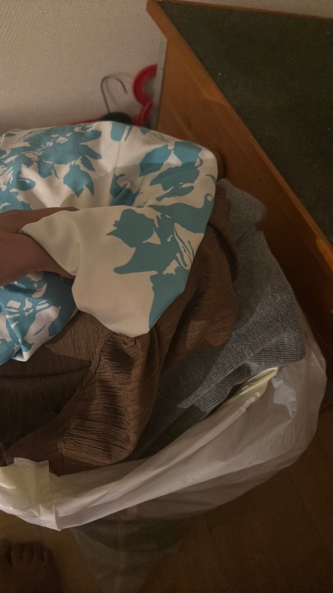 VÊTEMENTS A DONNER pour toute personne  dans le besoin, Vêtements | Femmes, Enlèvement ou Envoi, Comme neuf